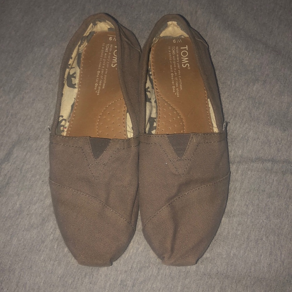 Toms size 9 women’s slip on
